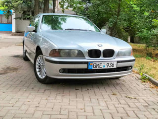 BMW 5 Series foto 2