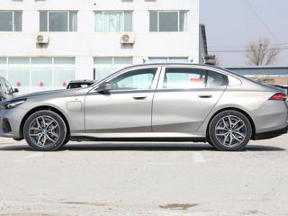 BMW 5 Series foto 2