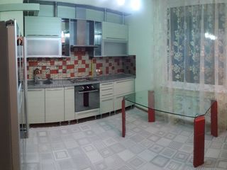 Apartament cu 3 camere – Centru, str. P. Rareș – 550  € foto 4
