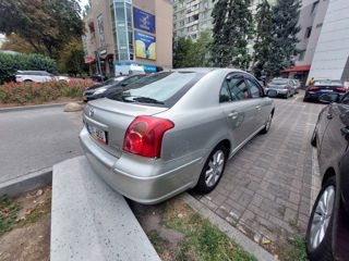 Toyota Avensis foto 4