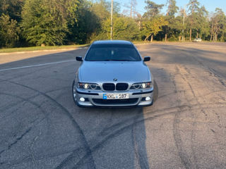 BMW 5 Series foto 4