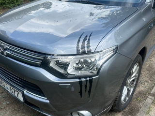 Mitsubishi Outlander foto 2