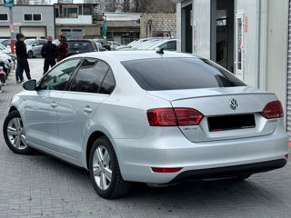 Volkswagen Jetta foto 4