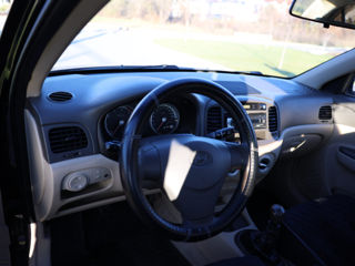 Hyundai Accent foto 6