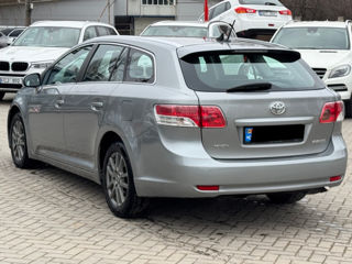 Toyota Avensis foto 3