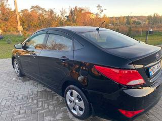 Hyundai Accent foto 3