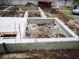 Spre vînzare teren de construcție cu fundație și proiect foto 3