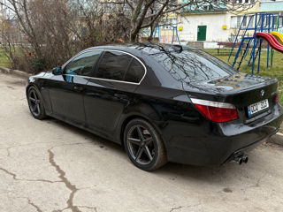 BMW 5 Series foto 2