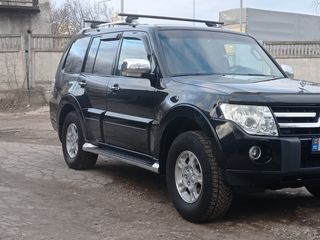 Mitsubishi Pajero foto 1