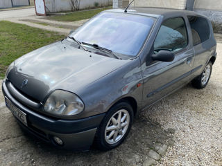 Renault Clio foto 1