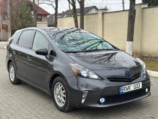 Toyota Prius v foto 3