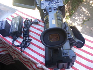 Идеальная,малоиспользованая видеокамера SONY HDR FX-1000E.Made in Japan.Привезена из Дании.Плюс - foto 2