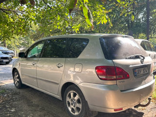 Toyota Avensis Verso foto 8