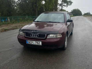 Audi A4 foto 1