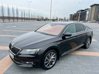 Skoda Superb foto 2