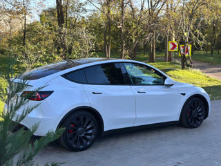 Tesla Model Y foto 3