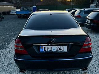 Mercedes E-Class foto 2