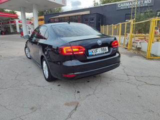 Volkswagen Jetta foto 3