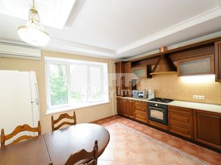 Zonă de parc ! Apartament de lux, încălzire autonomă, 170 mp, Centru, 800  € ! foto 7