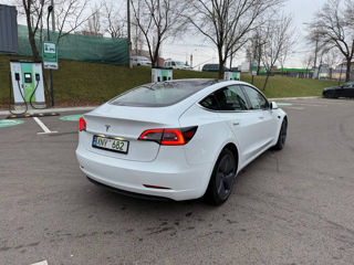 Tesla Model 3 foto 4