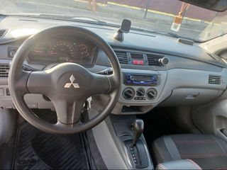 Mitsubishi Lancer foto 4