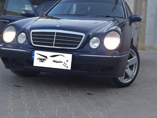 Mercedes E-Class foto 8