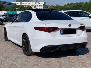 Alfa Romeo Giulia foto 5