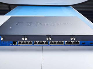 Juniper Networks SRX240 SRX240H2 Services Gateway Firewall foto 1