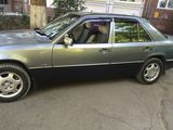 Mercedes Series (W124) foto 4