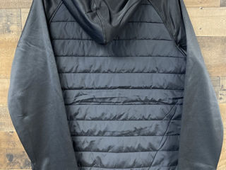 Reebok куртка с капюшоном   оригинальная  размер M.  цена 1100 лей foto 2