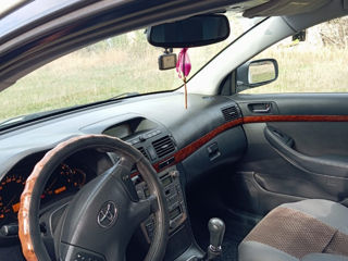 Toyota Avensis foto 5