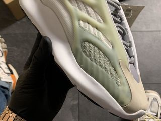 Adidas Yeezy Boost 700 V3 White & Grey Unisex foto 5