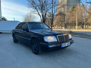 Mercedes E-Class foto 2