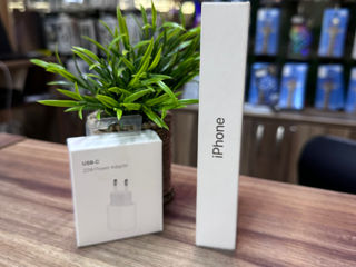 iPhone 15 Pro Max 256 GB / NOU / GARANȚIE ! + Bloc 20 W CADOU foto 3