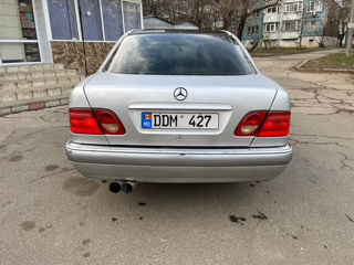 Mercedes E-Class foto 2