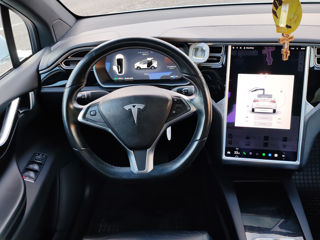 Tesla Model X foto 10