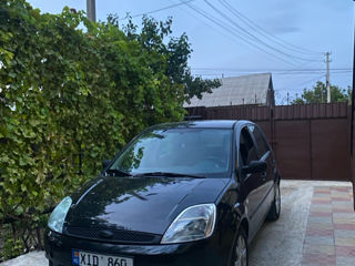 Ford Fiesta foto 1