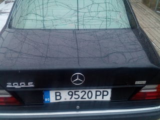 Mercedes Series (W124) foto 4