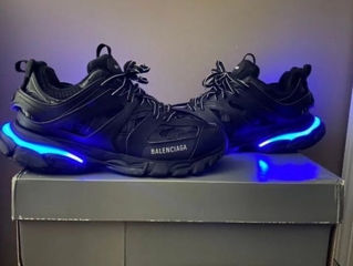 Balenciaga treck led