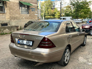 Mercedes C-Class foto 3