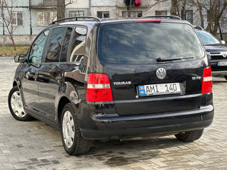 Volkswagen Touran foto 4