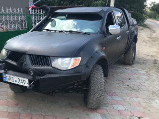 Mitsubishi L200 foto 1