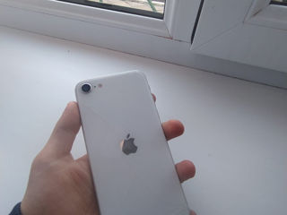 Vând iPhone SE (2020) foto 5