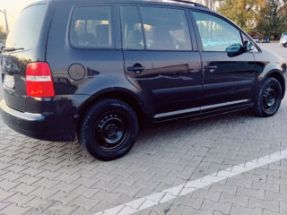 Volkswagen Touran foto 10