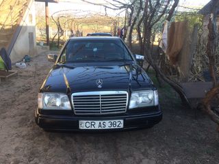 Mercedes Series (W124) foto 1