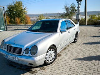 Mercedes E-Class foto 2