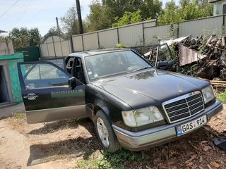 Mercedes Series (W124) foto 1