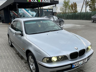 BMW 5 Series foto 3