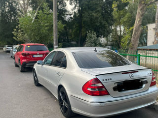 Mercedes E-Class foto 2