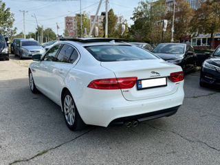 Jaguar XE foto 3